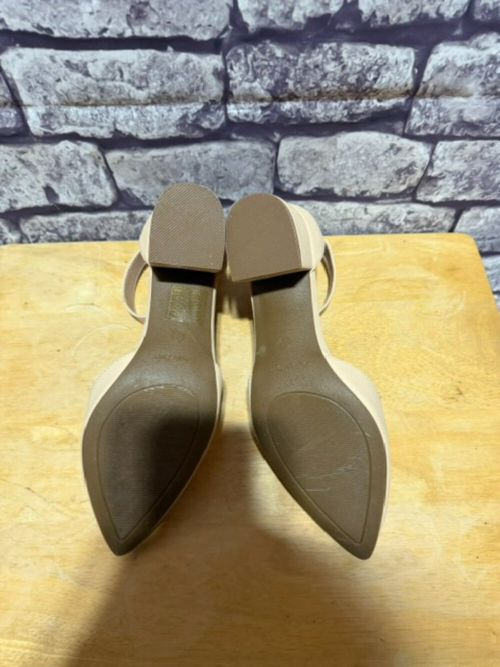 Dream Pairs Beige Heels Size 8.5 - Picture 6 of 6
